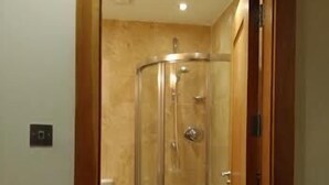 Bathroom - Avoca Lodge (Dublin)