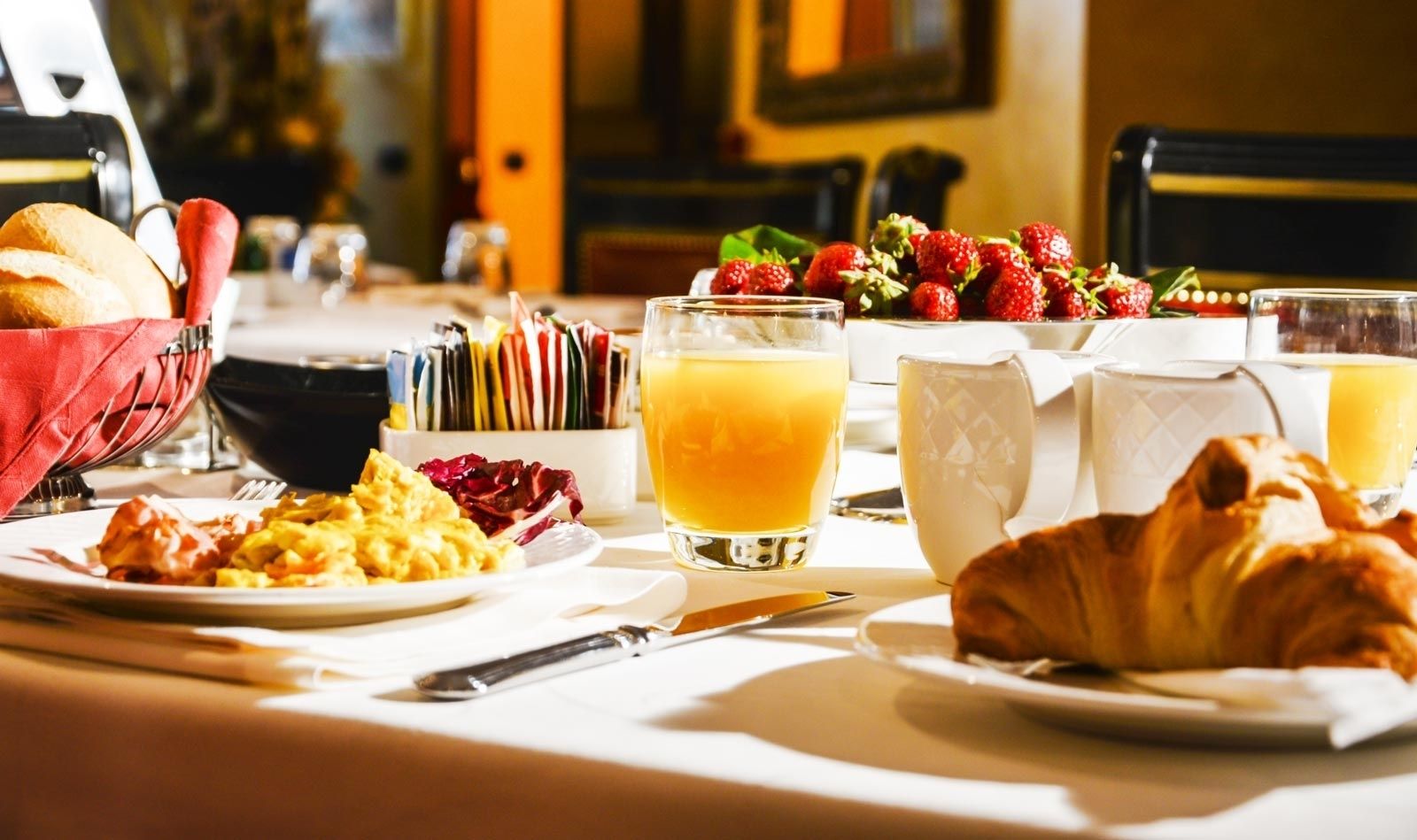 daily continental breakfast (eur 10 per person)