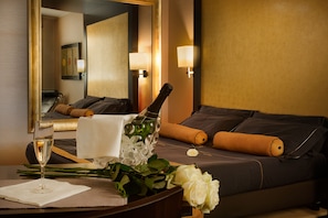 Suite con vasca doppia idromassaggio | Premium bedding, desk, blackout drapes, soundproofing - Hotel Motel Del Duca (Cava Manara)