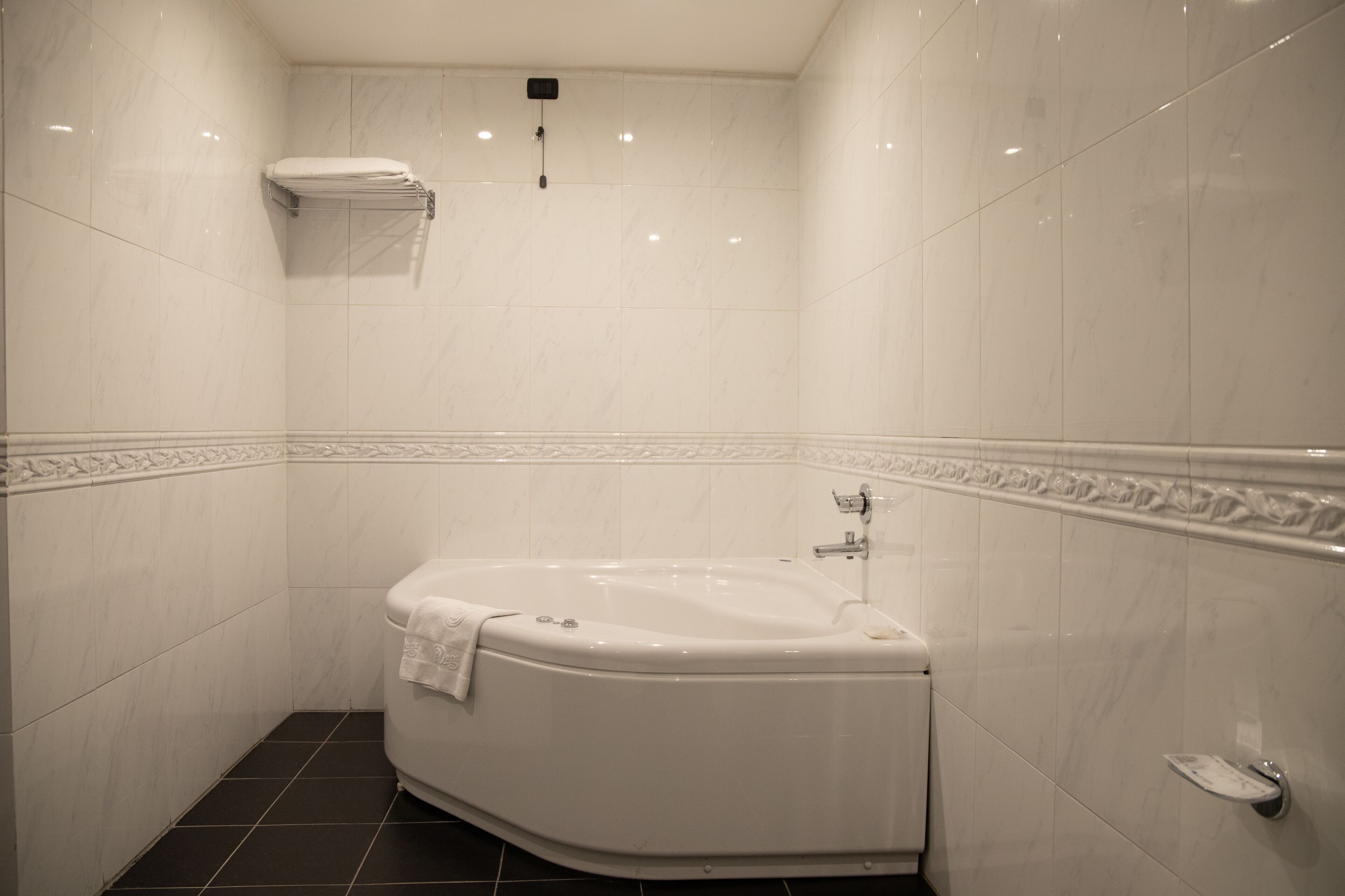 suite con vasca doppia idromassaggio | bathroom | combined shower/bathtub, free toiletries, bidet, towels