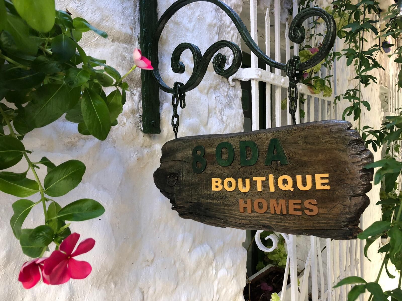 Un senyal de fusta amb la data 