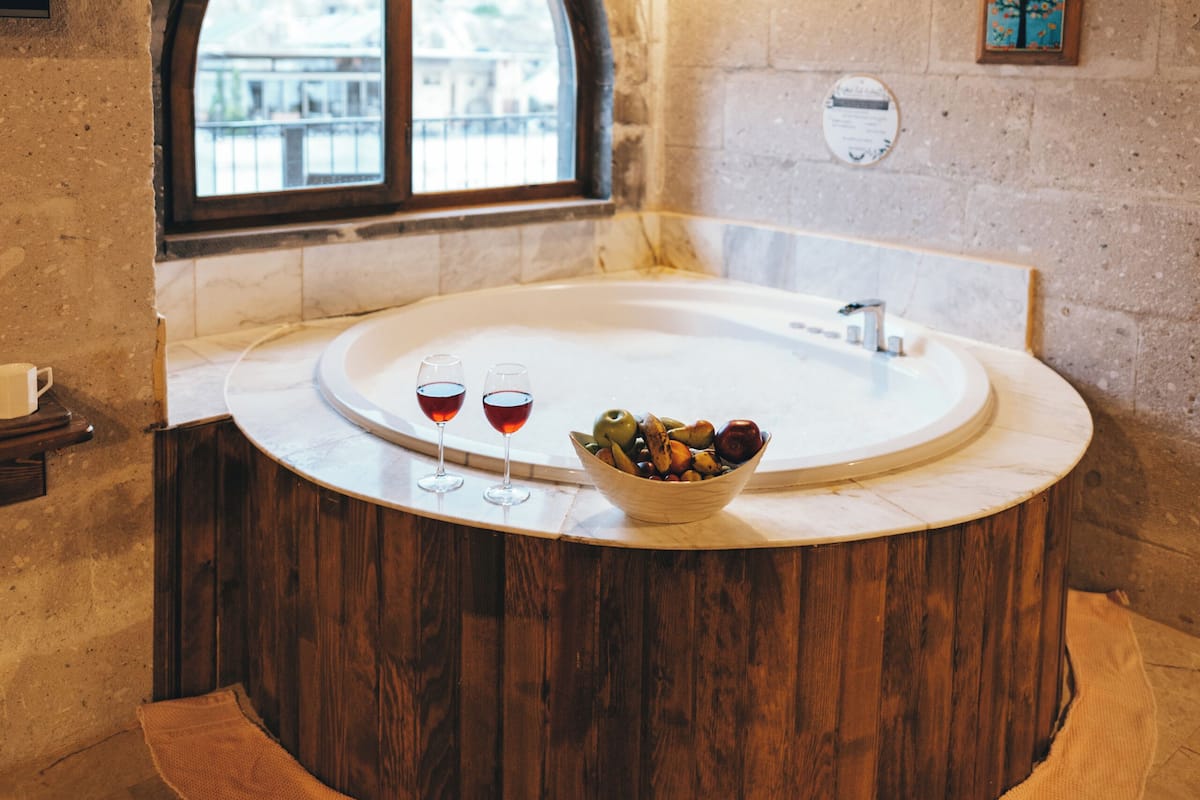 Deluxe Double Room | 1 bedroom, premium bedding, minibar, in-room safe