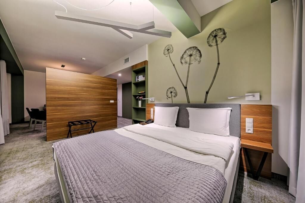 junior apartment | in-room safe, desk, blackout curtains, iron/ironing board