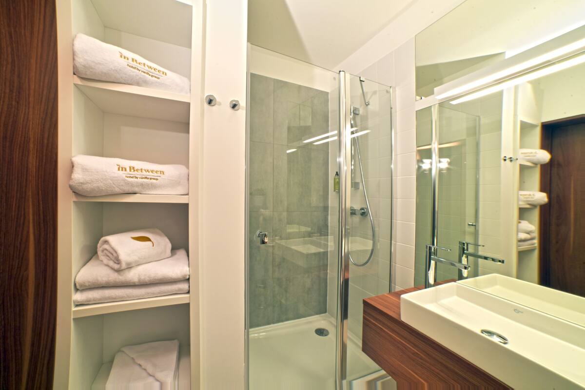 shower, free toiletries, hair dryer