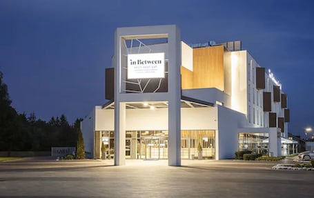 Front of property – evening/night. Focus Hotel Premium Lublin Conference & SPA