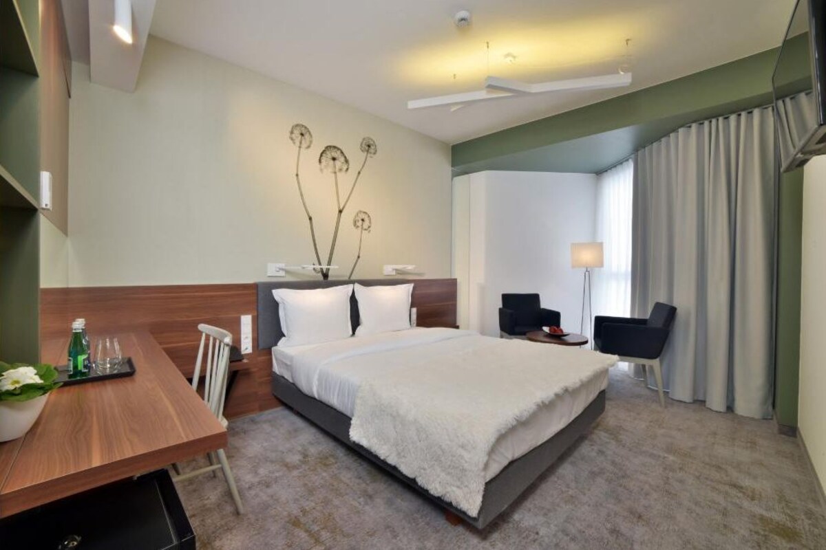 In-room safe, desk, blackout drapes, iron/ironing board (on request)