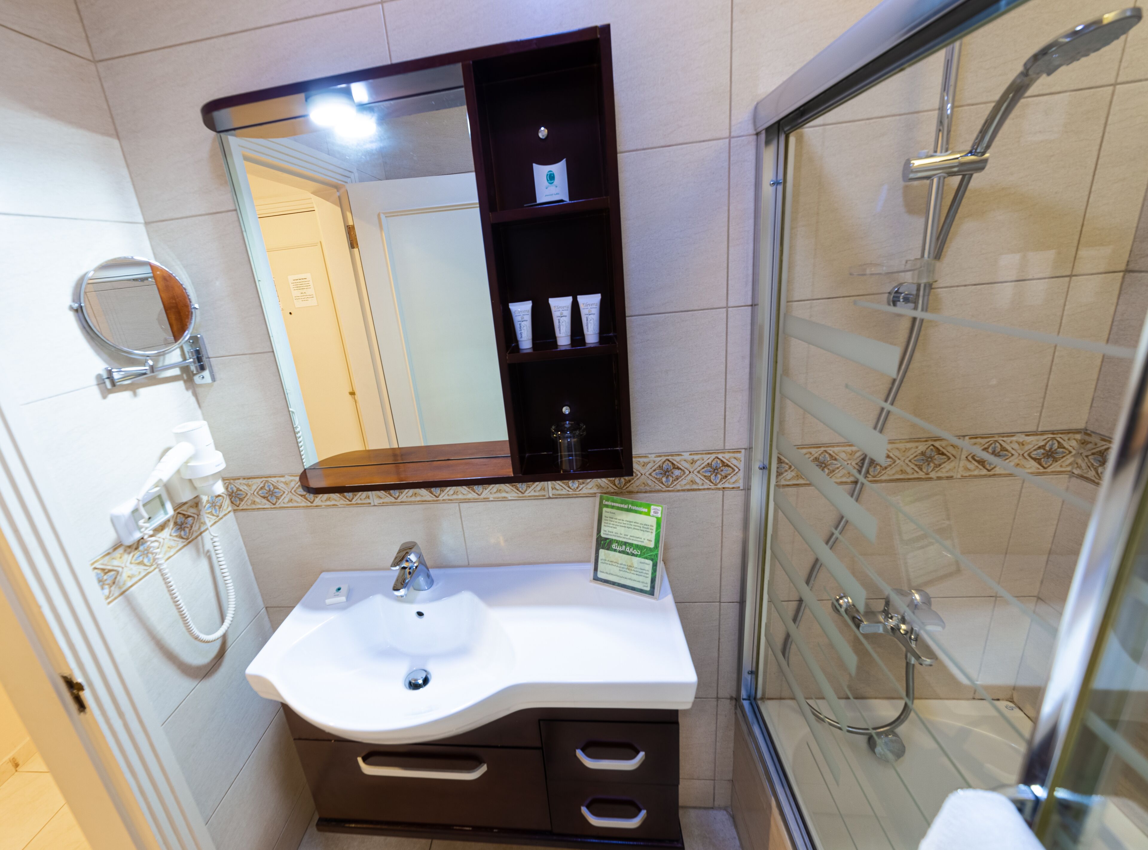 Photo - Comfort Hotel Suites