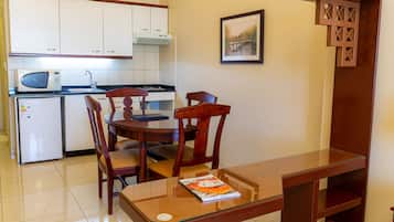Suíte executiva, 1 quarto | Cozinha privada