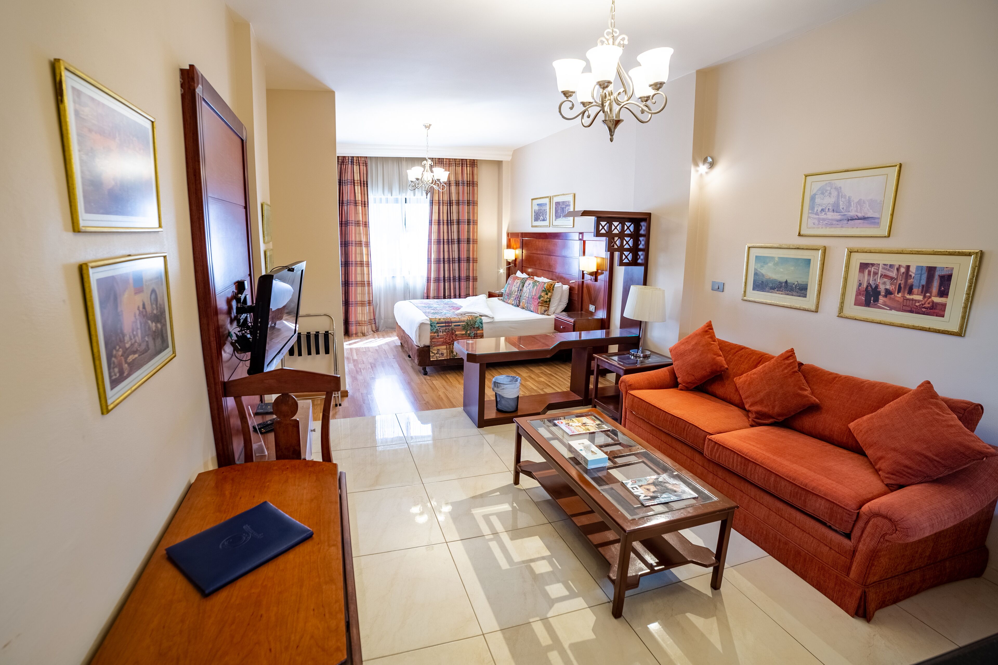 Photo - Comfort Hotel Suites