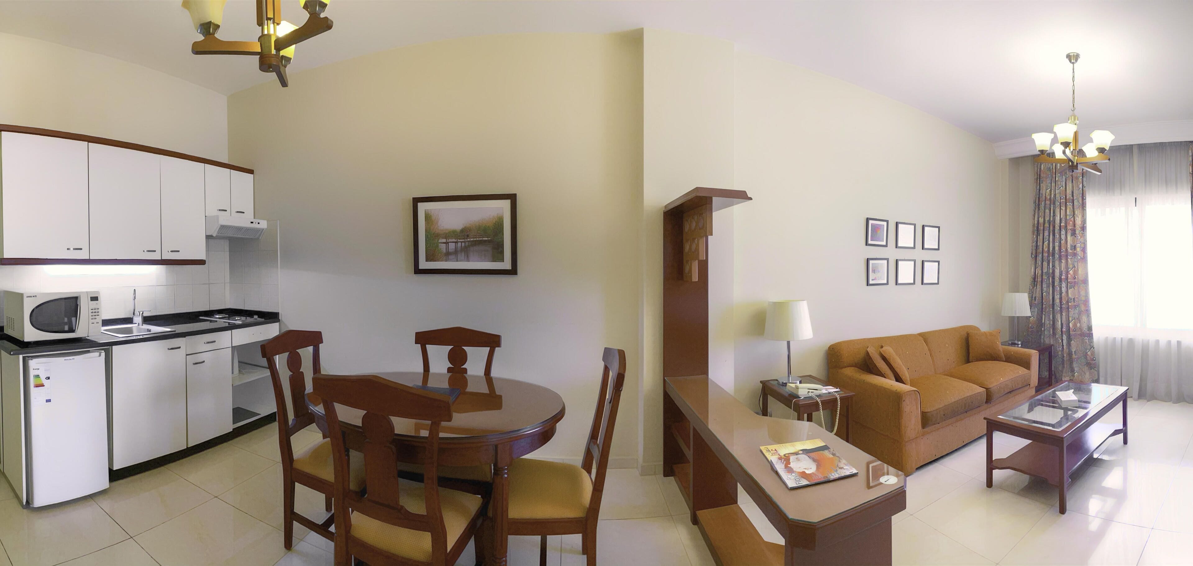 Photo - Comfort Hotel Suites