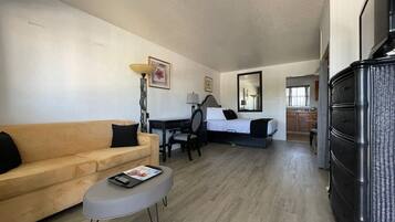 Classic Studio | Soundproofing, cribs/infant beds, free WiFi, bed sheets