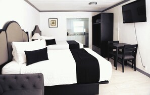 Family Studio | Soundproofing, cribs/infant beds, free WiFi, bed sheets