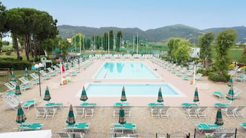 Seasonal outdoor pool, sun loungers