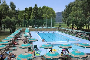 Seasonal outdoor pool, sun loungers - Residenza Pierre & Vacances Luni Mare (Luni)