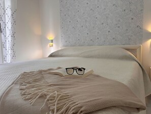 럭셔리룸, 발코니 | 암막 커튼, 무료 유아용 침대, 무료 WiFi, 침대 시트