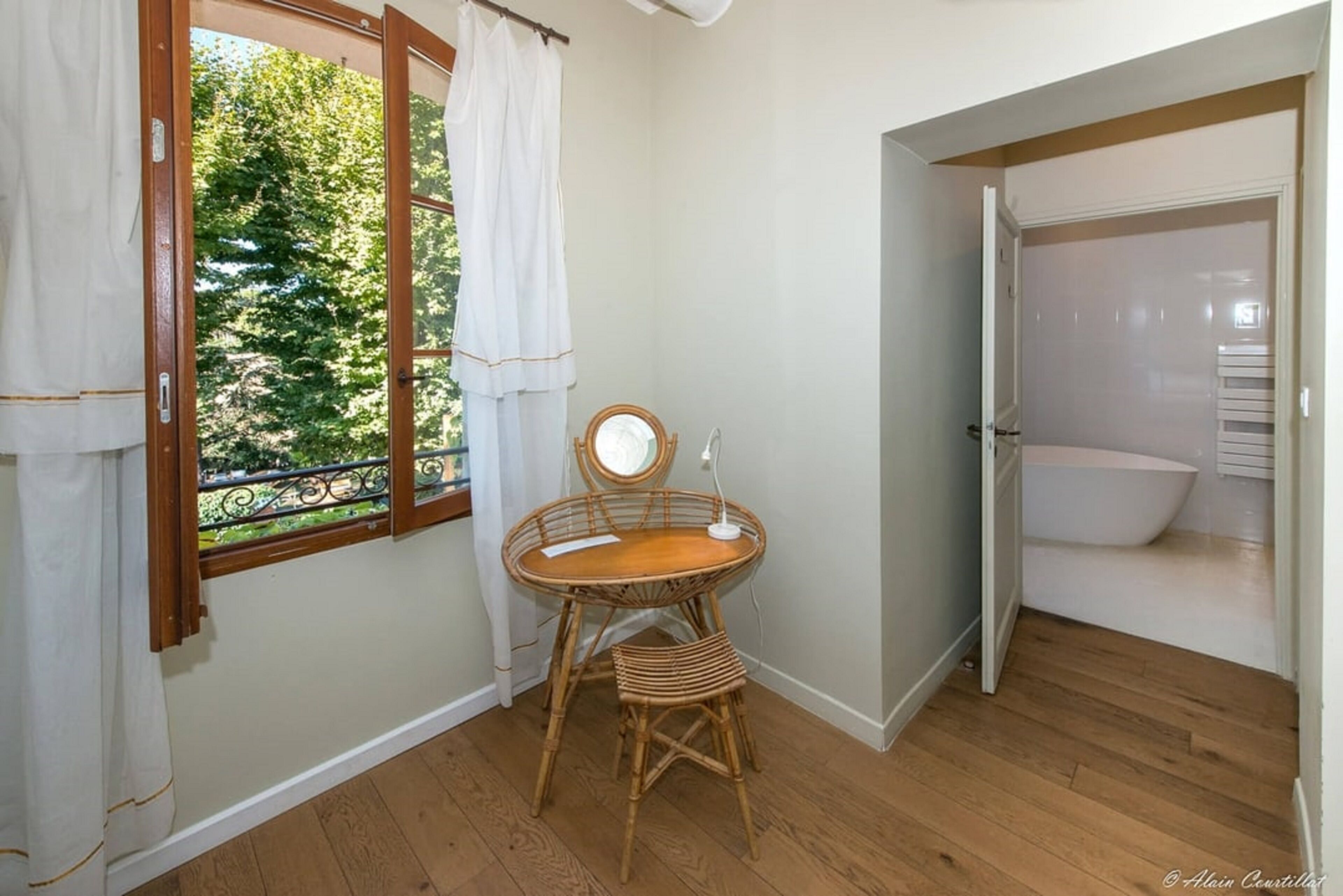 deluxe room, park view | 1 bedroom, premium bedding, select comfort beds, minibar