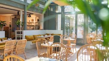 Lunch and dinner served, French cuisine
