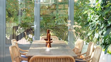Lunch and dinner served, French cuisine