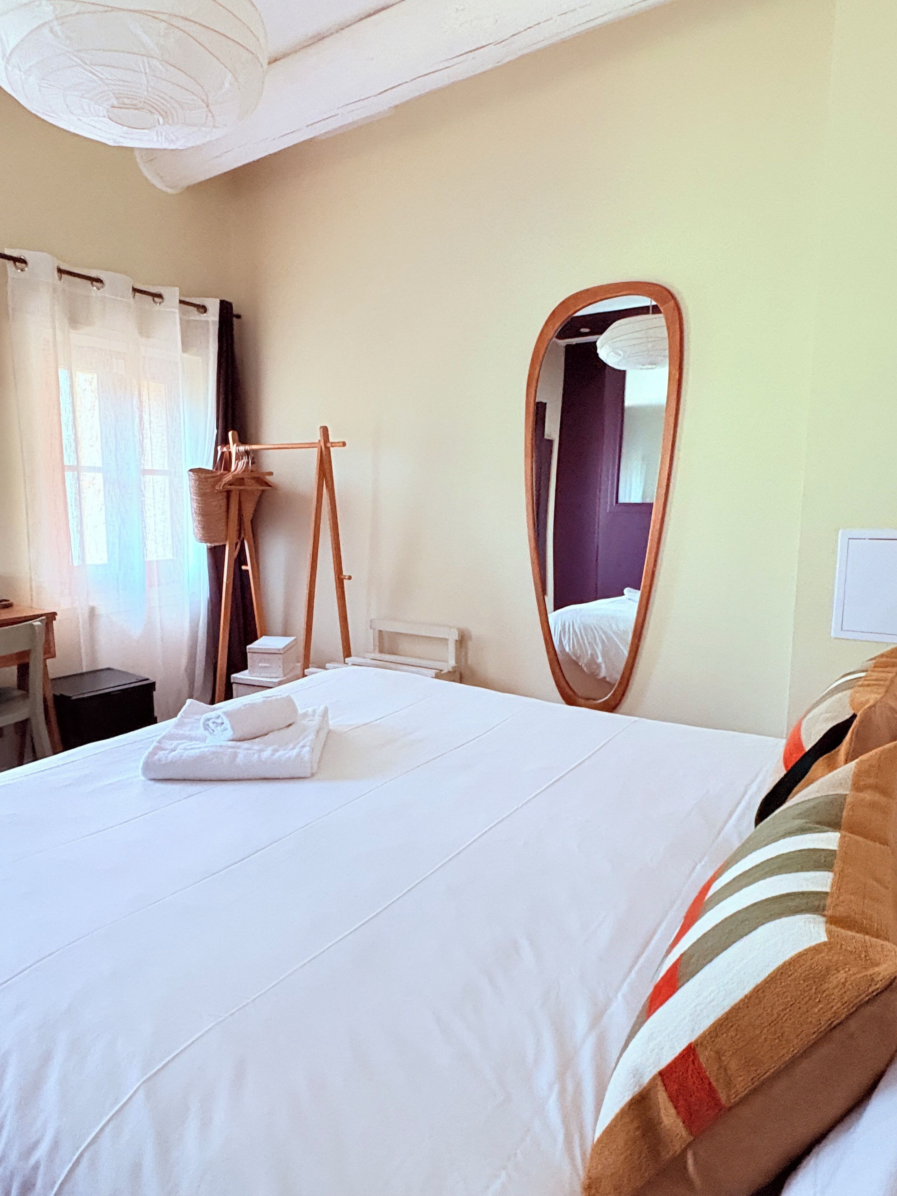 Literie de qualité supérieure, matelas Select Comfort, minibar