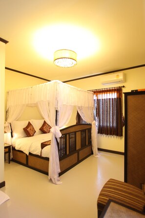 Superior Room | Desk, blackout curtains, free WiFi