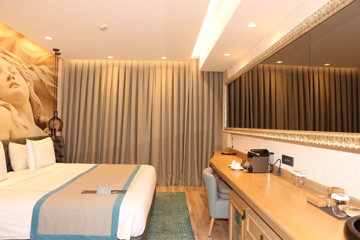 Premium bedding, minibar, in-room safe, desk