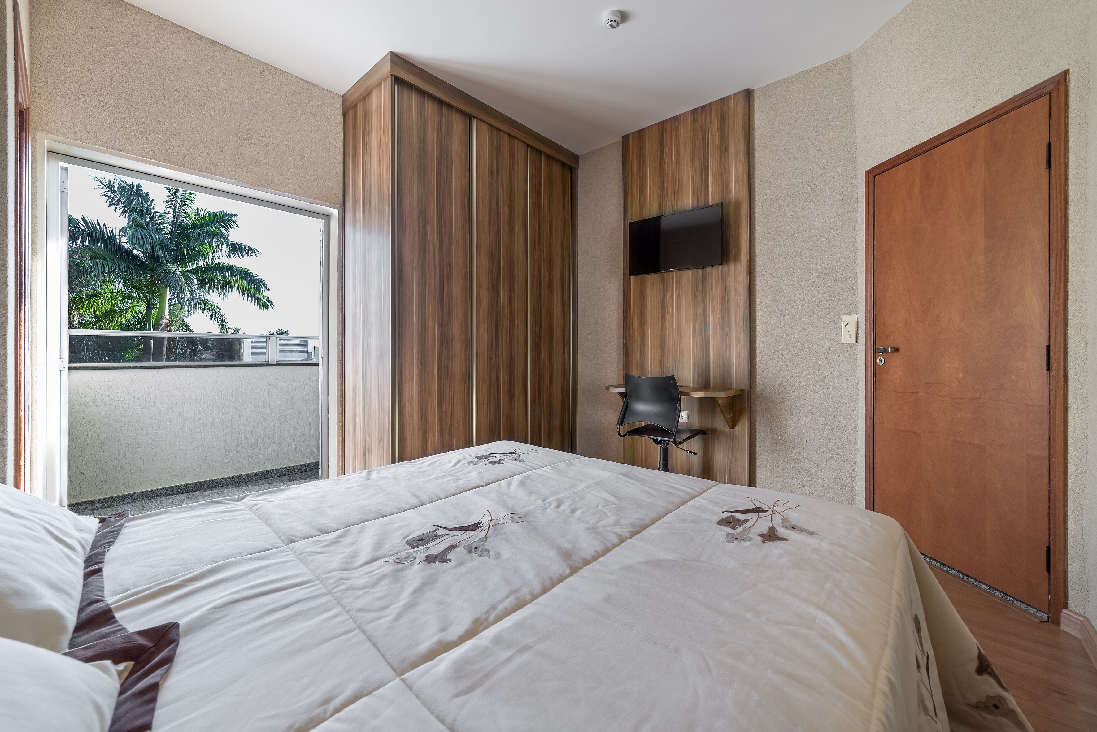 minibar, desk, free wifi