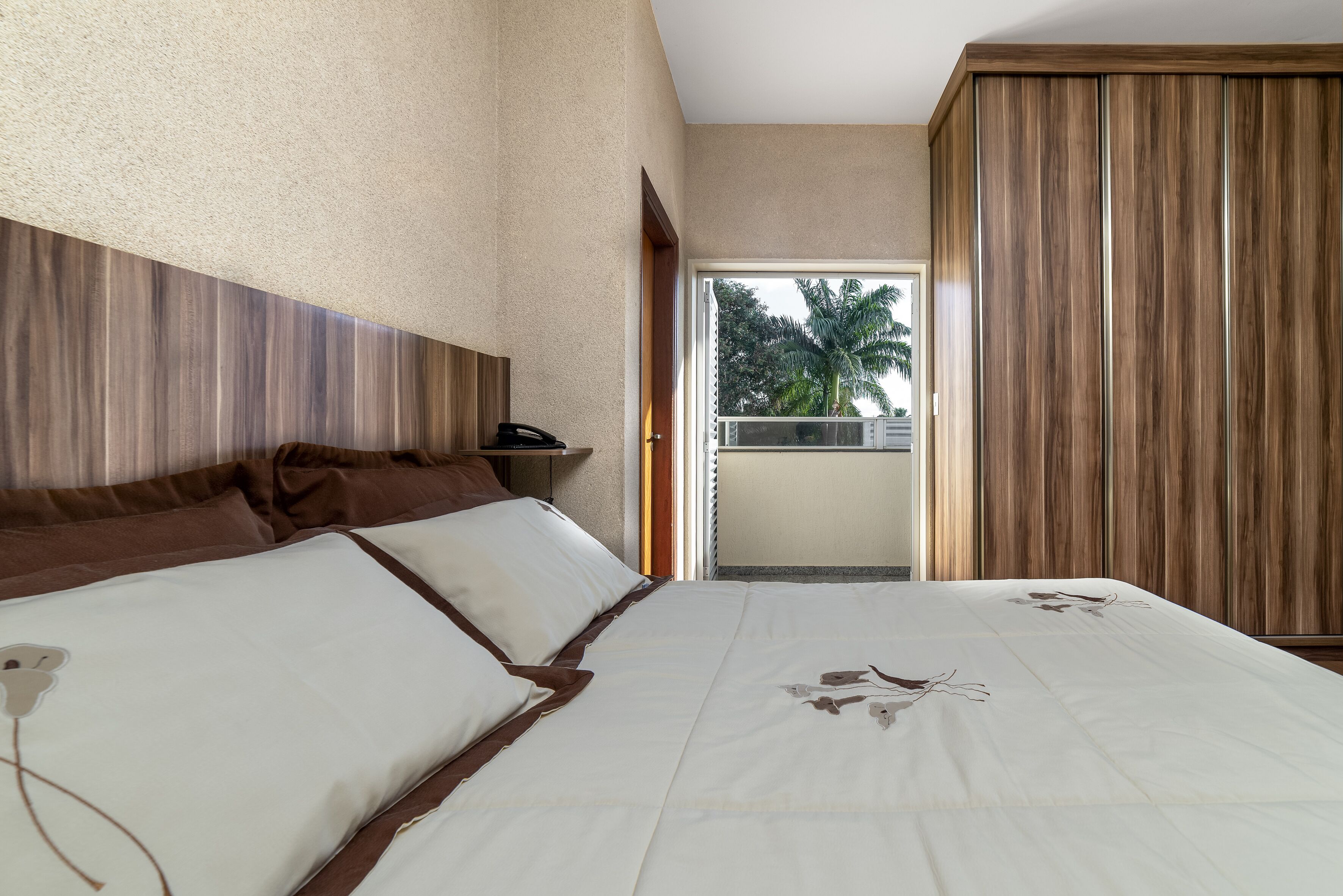 minibar, desk, free wifi