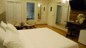 Luxury Double Room | Minibar, desk, free WiFi