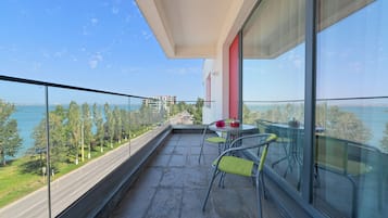 Apartment, 2 Schlafzimmer, Balkon, eingeschränkter Seeblick | Balkon