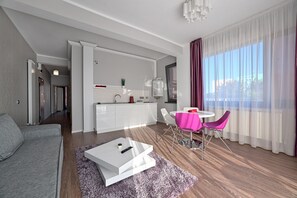 Apartment, 2 Bedrooms, Balcony, Partial Lake View | Private kitchenette | Full-sized fridge, microwave, stovetop, coffee/tea maker - Tomis Garden Aparthotel (Constanta)