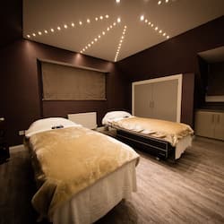 Salas para tratamentos a dois, sauna seca, sauna a vapor
