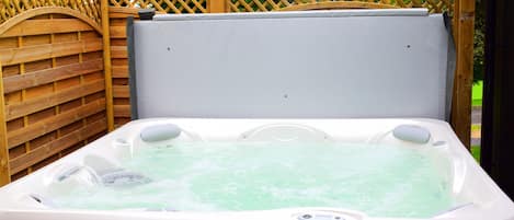 Deluxe House, 3 Bedrooms | 5 bedrooms, in-room safe, desk, iron/ironing board