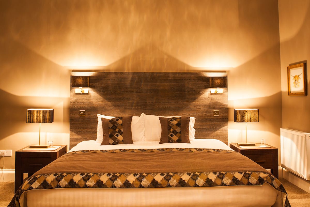 executive suite | 5 bedrooms, in-room safe, desk, iron/ironing board