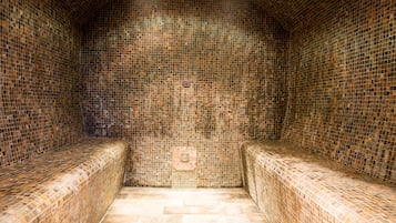 Couples treatment rooms, sauna, steam room, body treatments