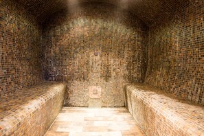 Sales de tractament per a parelles, sauna i banyera d'hidromassatge 