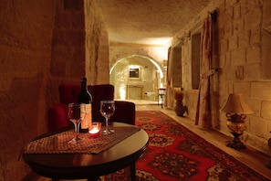 Deluxe Cave Room
