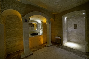 Cave Suite Kis Evi Room