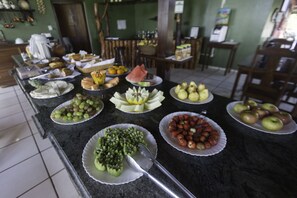 Tägliches inbegriffenes Frühstücksbuffet