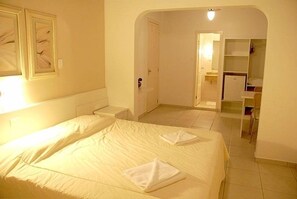 Minibar, in-room safe, desk, free WiFi