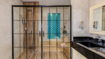 Dusche, Regendusche, kostenlose Toilettenartikel, Haartrockner
