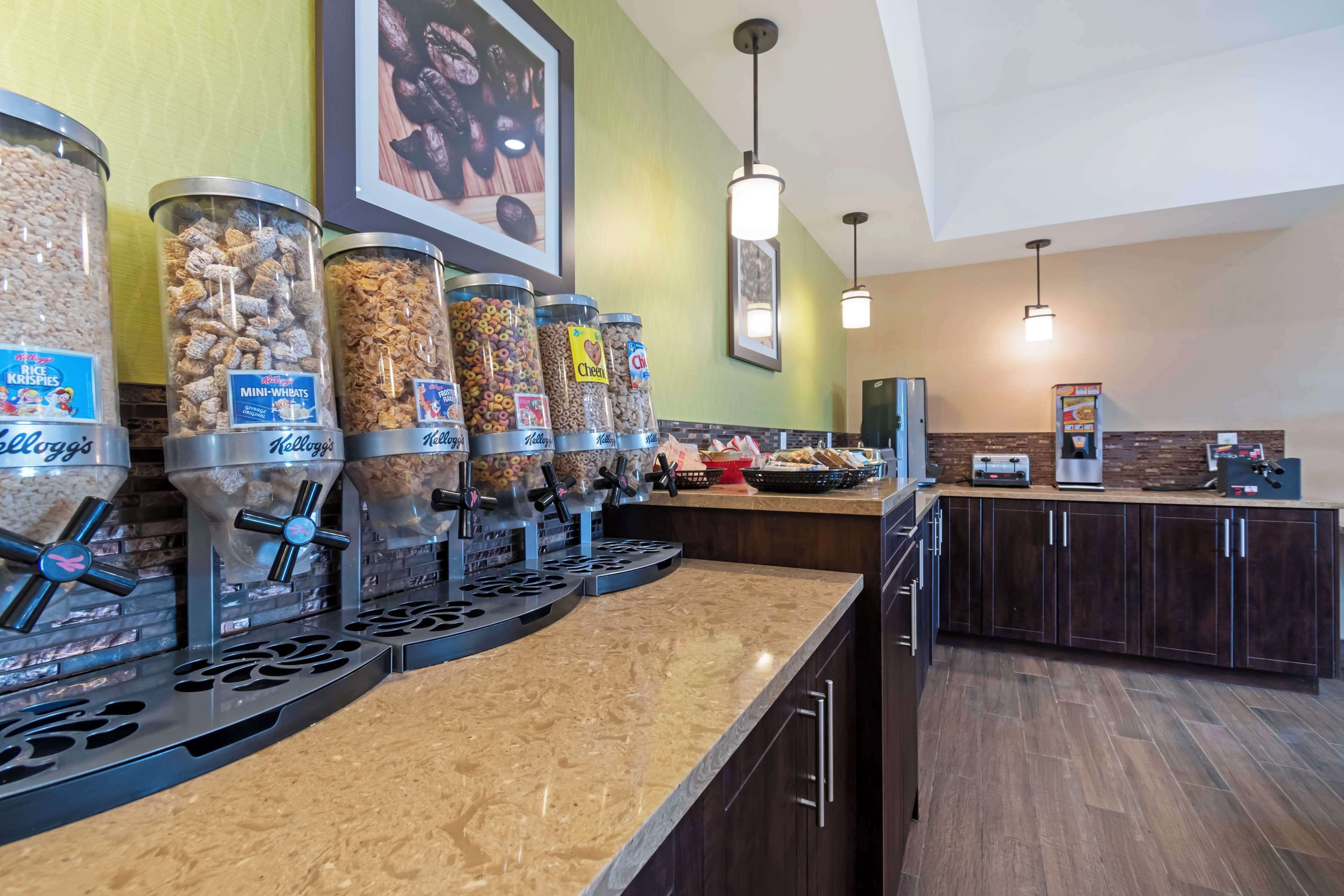 free daily full breakfast