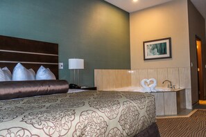 Quarto standard, 1 cama King, para não fumantes, banheira de hidromassagem | Roupas de cama premium, camas com colchões pillow-top, escrivaninha