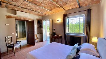 Double, vineyard view | 1 Schlafzimmer, italienische Bettbezüge von Frette