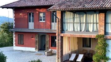 Romantic Junior Suite, vista vigneti | 1 bedroom, Frette Italian sheets, premium bedding, down comforters
