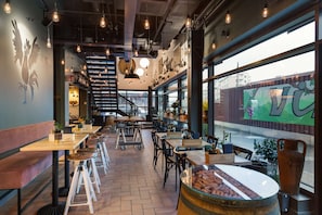 2 restaurants, breakfast, lunch, dinner served; Italian cuisine