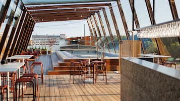 Outdoor pool, open 7:00 AM to 9:00 PM, pool cabanas (surcharge)
