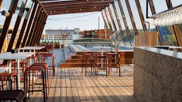 2 Bars/Lounges, Weinbar, Bar auf der Dachterrasse