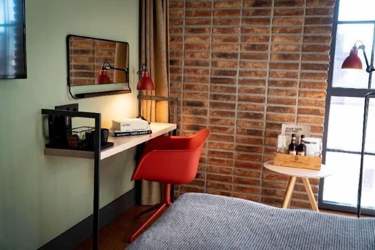 1 bedroom, minibar, in-room safe, desk