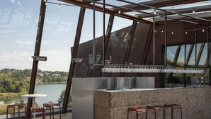 2 barer/lounger, vinbar og takterrassebar