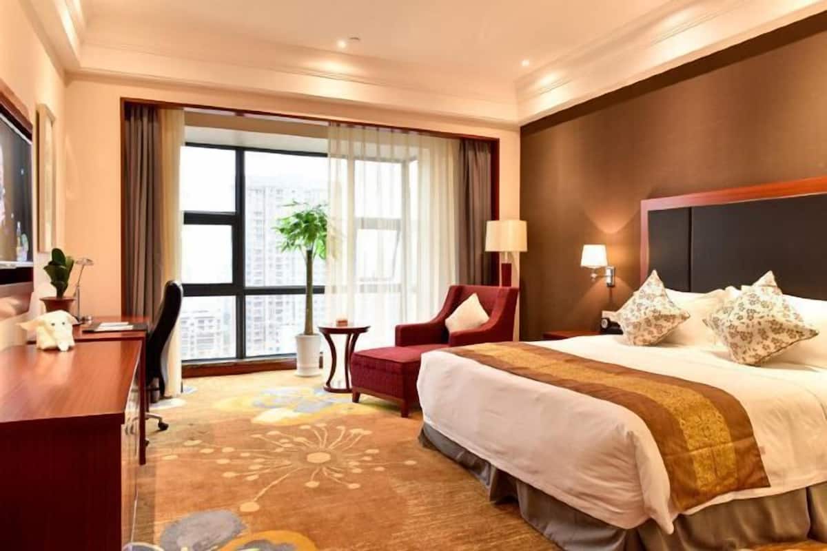 Minibar, in-room safe, desk, soundproofing